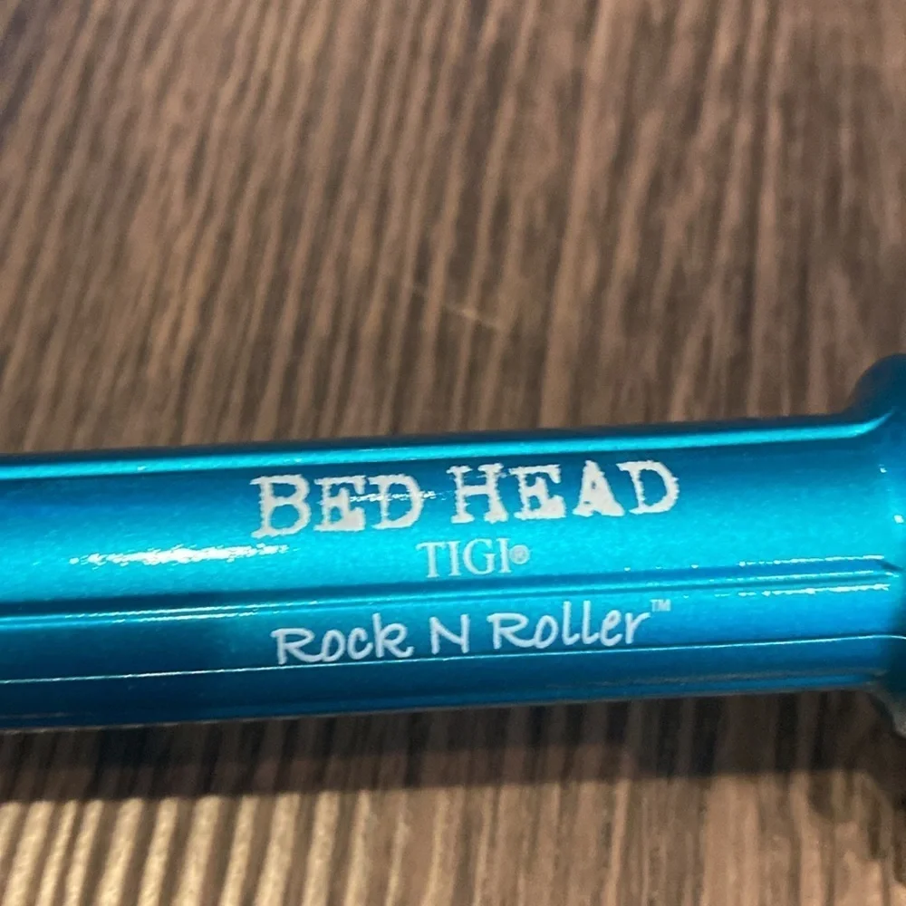 Tigi BED HEAD Rock n Roller curling wand.